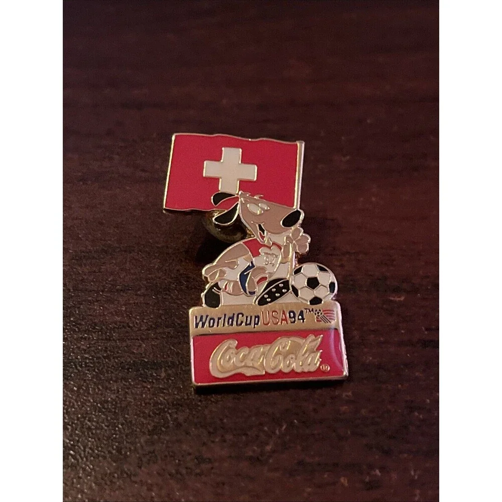 1994 USA World Cup Coca-Cola Stryker Dog Mascot Switzerland‎ Flag Lapel Hat Pin